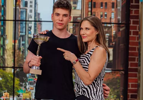 Cu ce se ocupă fiul Romaniței Iovan la 16 ani. Adolescentul va pleca în curând în Laponia. „L-am învățat de mic totul”