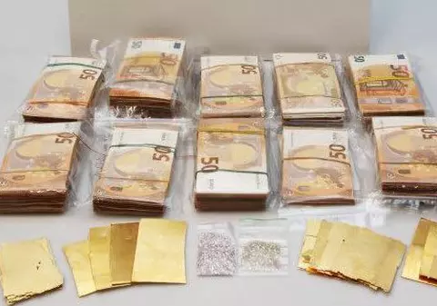 Cuplu prins de vameșii germani cu 93.000 de euro, zeci de diamante și un kilogram de aur ascuns în șosete: „N-au dat nicio explicație plauzibilă”