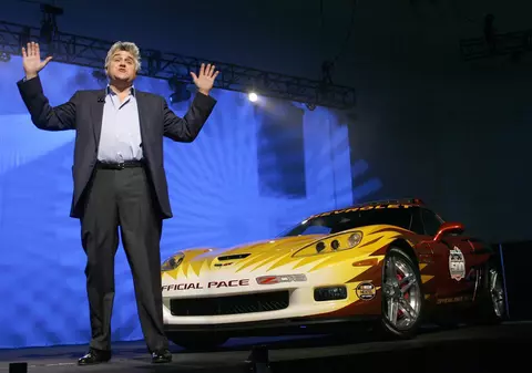 Fosta vedetă TV Jay Leno a suferit arsuri grave, după ce un incendiu a izbucnit în garajul său. Cât va dura recuperarea