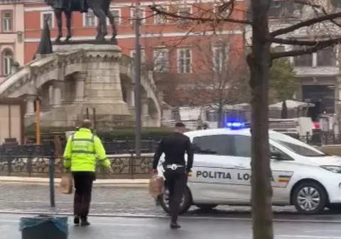 Polițiștii locali din Cluj, în misiune urgentă la KFC! Au pornit girofarurile cât timp și-au luat mâncarea