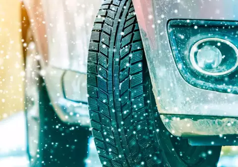 Iarna și contravențiile din Codul Rutier – de când trebuie să ai legal anvelope de iarnă? Ce contravenții mai riști pe timp de vreme rea