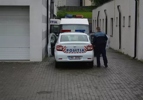 Cinci bărbați, acuzați că au violat trei minore dintr-un centru al Protecției Copilului. Au fost arestați la Huși