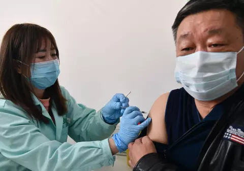 China va accelera vaccinarea anti-COVID a vârstnicilor pe fondul creșterii numărului de infectări