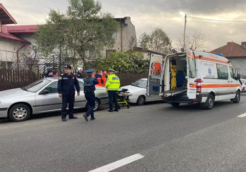 O femeie și-a dat foc în fața Penitenciarului Ploiești, unde este închis fiul ei