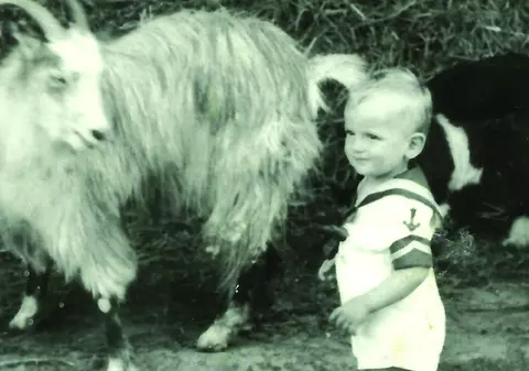 Recunoști copilul din imagine? E unul dintre cei mai mari actori români și visa să ajungă cofetar