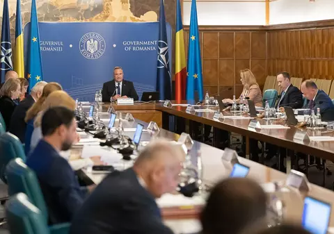 Surse: Guvernul pregătește o ordonanță de urgență în cazul în care modificările la Codul Fiscal care cresc taxele vor pica la Curtea Constituțională