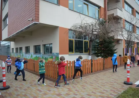 Deși puține, grădinițele și creșele din România își reduc numărul. E timpul să dăm 6% din PIB pentru educație