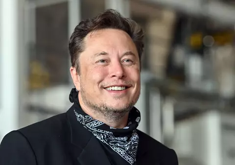 Elon Musk i-a anunțat pe angajații Twitter că nu mai pot lucra de acasă, în primul e-mail trimis de la preluarea companiei