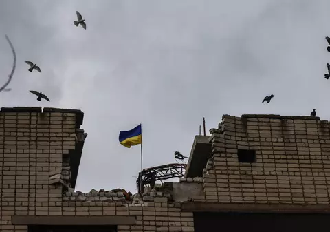 Militarii ruși și-au ars camarazii morți la groapa de gunoi din Herson, spun locuitorii. „Fumul era atât de gros, încât nu puteai vedea clădirea de alături”