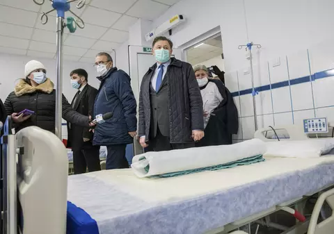 Sănătatea românească depinde de firmele verișorilor? În loc să construim sute de spitale, noi promitem că zugrăvim câteva zeci