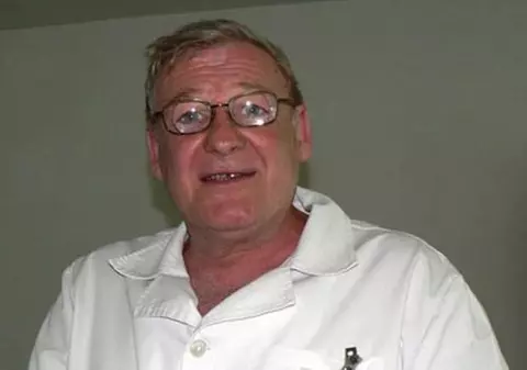 Un medic din Gorj își consultă pacienții la veioză ca să facă economie la curent. „Ne trezim cu facturi de sute și mii de lei”