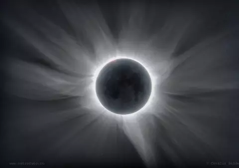 Imagini spectaculoase de la singurul român care a fotografiat 13 eclipse totale de Soare: „Fiecare eclipsă e ca o amprentă, unică”