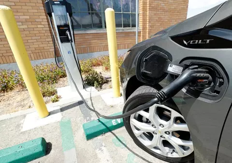 Ministerul Mediului ar putea suporta o parte din prețul leasingului pentru mașini electrice, după modelul Franței