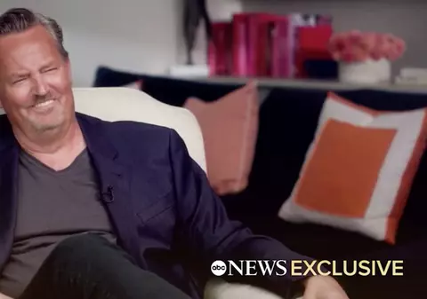 Matthew Perry, despre banii pe care i-a încasat pentru serialul „Friends”. Ce salariu primeau actorii