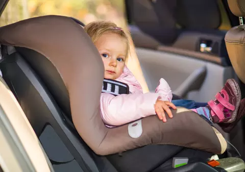 Pericolul din scaunul auto pentru copii