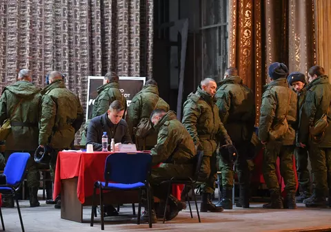 Un colonel rus, responsabil cu mobilizarea, i-a cerut mită unui comisar militar o mașină de spălat de peste 1.000 de dolari. Ce pedeapsă riscă