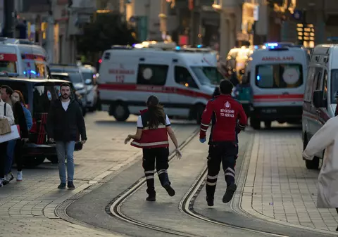 Momentul exploziei din Istanbul - VIDEO. Angajatul unui restaurant din zonă, mărturie despre reacția oamenilor surprinși acolo