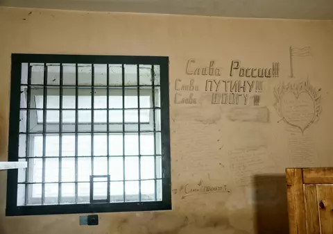 Sute de oameni din Herson au fost reținuți sau au dispărut în timpul ocupației ruse, arată un raport american. Cum au fost torturați unii dintre ei