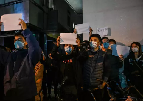 Foile albe, simbolul protestelor care iau amploare în China. „Statul va trebui să plătească pentru ce a făcut”