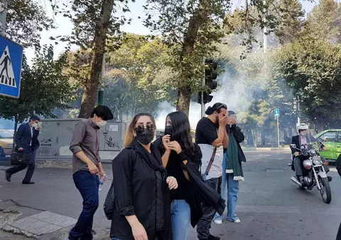 Războiul regimului din Iran cu protestatarii: tineri uciși, copii bătuți în școli și închisori, obligați să ia pastile pentru a-și corecta comportamentul