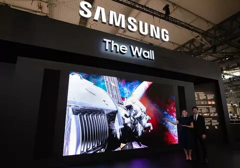 Cum arată televizorul de 150.000 de euro vândut de Black Friday în România