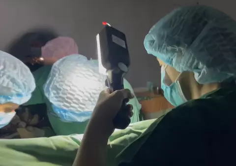 VIDEO. Copil operat pe inimă la lumina lanternei, în Ucraina. Chirurg din Kiev: „Bucurați-vă, rușilor! Copilul e pe masa de operație și s-a întrerupt curentul” 