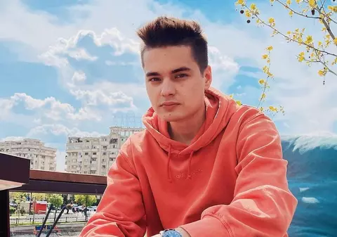 Cine este femeia prezentă permanent în viața lui Selly. „Este foarte interesată de activitatea mea, citește tot ce apare cu mine”