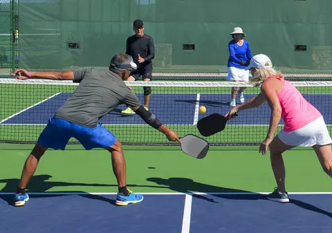Ce este pickleball, sportul care creşte rapid în popularitate