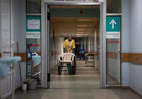 Patru mari spitale din Kiev au rămas fără apă curentă aproape o zi, din cauza bombardamentelor. „A fost absolut catastrofal pentru noi”