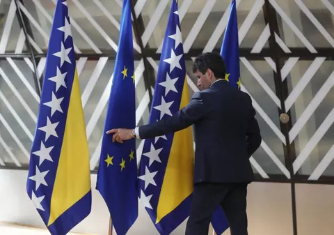 Bosnia și Herțegovina a primit oficial statutul de țară candidată la UE