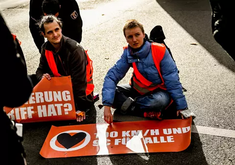 Mai mulți activiști de mediu din Germania au vrut să întrerupă o slujbă de Crăciun televizată. Liturghia a fost înregistrată