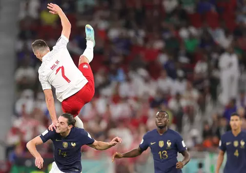 „30 de milioane?! E o glumă!". Premierul polonez Mateusz Morawiecki, ironizat pentru că le-ar fi promis fotbaliștilor naționalei un bonus substanțial