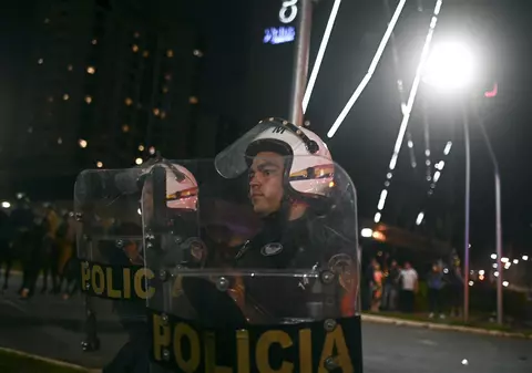 Susținătorii fostului președinte brazilian Bolsonaro au atacat sediile de poliție din capitală