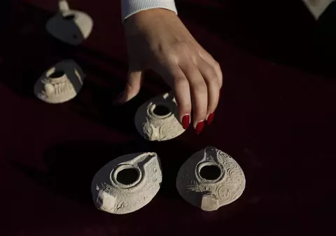 Excavările din mormântul Salomeei au scos la suprafață candele și inscripții ale pelerinilor