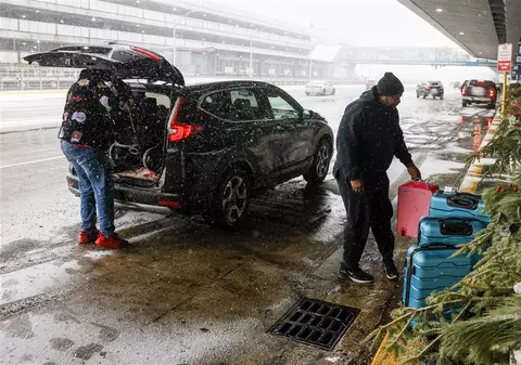 1,5 milioane de oameni fără curent și peste 4.000 de curse aeriene anulate, în SUA. Un ciclon arctic strică sărbătorile americanilor