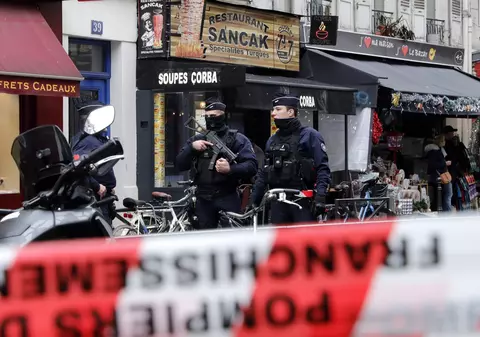 Autorul atacului din Paris, în care au murit trei kurzi, le-a spus anchetatorilor că are „o ură patologică față de străini”