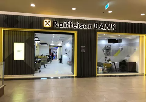 După o zi de blocaj pentru clienți, Raiffeisen anunță că și-a rezolvat problemele tehnice și că  tranzacțiile încă neprocesate „vor fi finalizate cu prioritate azi”