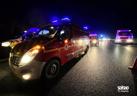 Trei români, printre care și un copil, au murit într-un accident în lanț cu 14 victime, în Franța