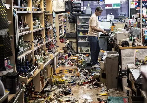 Zeci de mii de oameni au rămas fără curent electric în urma unui cutremur puternic, în nordul Californiei