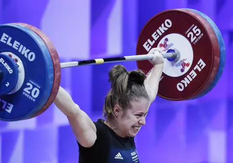 Loredana Toma a cucerit două medalii de aur la CM de haltere de la Bogota și a stabilit un nou record mondial