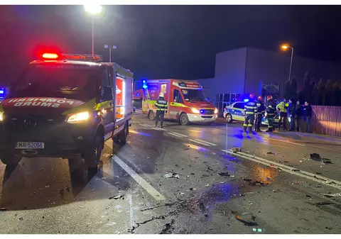 Microbuz implicat într-un accident, la Brașov. 9 persoane au fost rănite