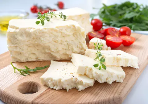 Brânza de oaie. Beneficiile consumului de brânză de oaie