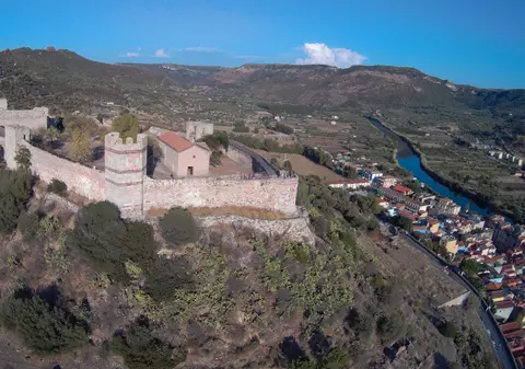 Un castel, un palat și un sat din Italia, la vânzare pentru 2 milioane de euro