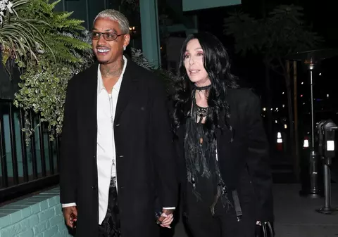 Cher a arătat inelul cu diamant. Artista întărește zvonurile despre logodna cu iubitul mult mai tânăr