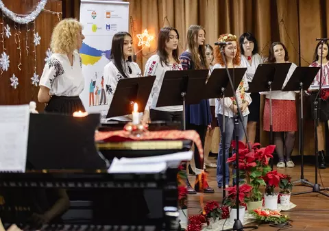 VIDEO. Românii şi ucrainenii şi-au unit vocile într-un concert de colinde din ambele ţări:  „Îngerii au sosit, ca o pasăre din cer”