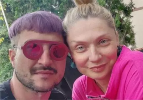 Cristina Cioran și Alex Dobrescu, scandal în stradă. El a amenințat-o cu poliția, iar ea a început să plângă: „Vrei să intri cu forța în casă”