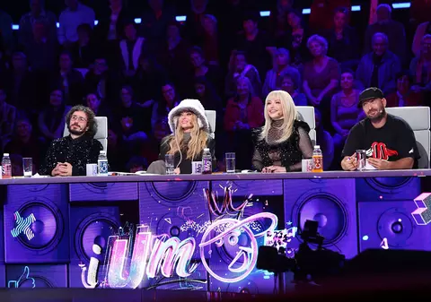 Loredana Groza, jurat la „iUmor” în cadrul ediției speciale „Gala Premiilor Muzicale”. S-a îmbrăcat într-o ținută provocatoare