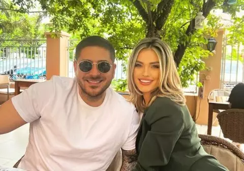 Diana Enache are o relație cu băiatul lui Sorin Ovidiu Vîntu. De 4 ani sunt împreună: „Ne înțelegem foarte bine, ne completăm”