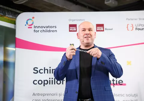 O aplicație românească se vrea „mentorul de buzunar” al elevului, care îl ajută să nu rămână în urmă