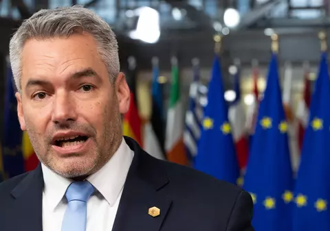 CORESPONDENȚĂ DIN VIENA. Partidul lui Nehammer cade în sondaje și folosește blocarea României în Schengen ca „un protest față de UE” 